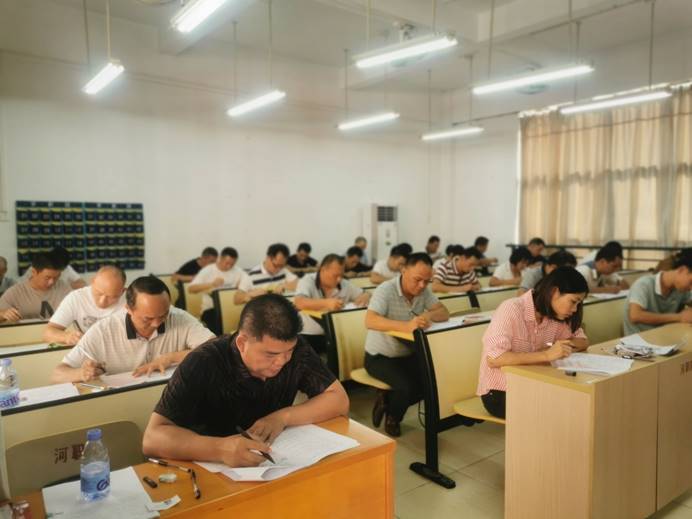 说明: C:\Users\Administrator\Desktop\20191019高职扩招照片\微信图片_201910191720243.jpg