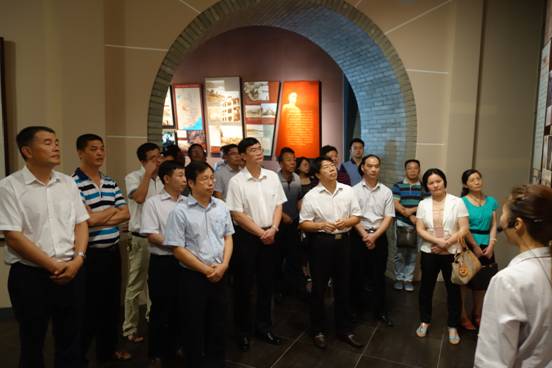 我校党员领导干部参观叶挺将军纪念园现场