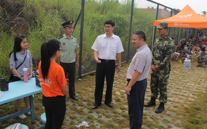 与助理辅导员(学生)交流